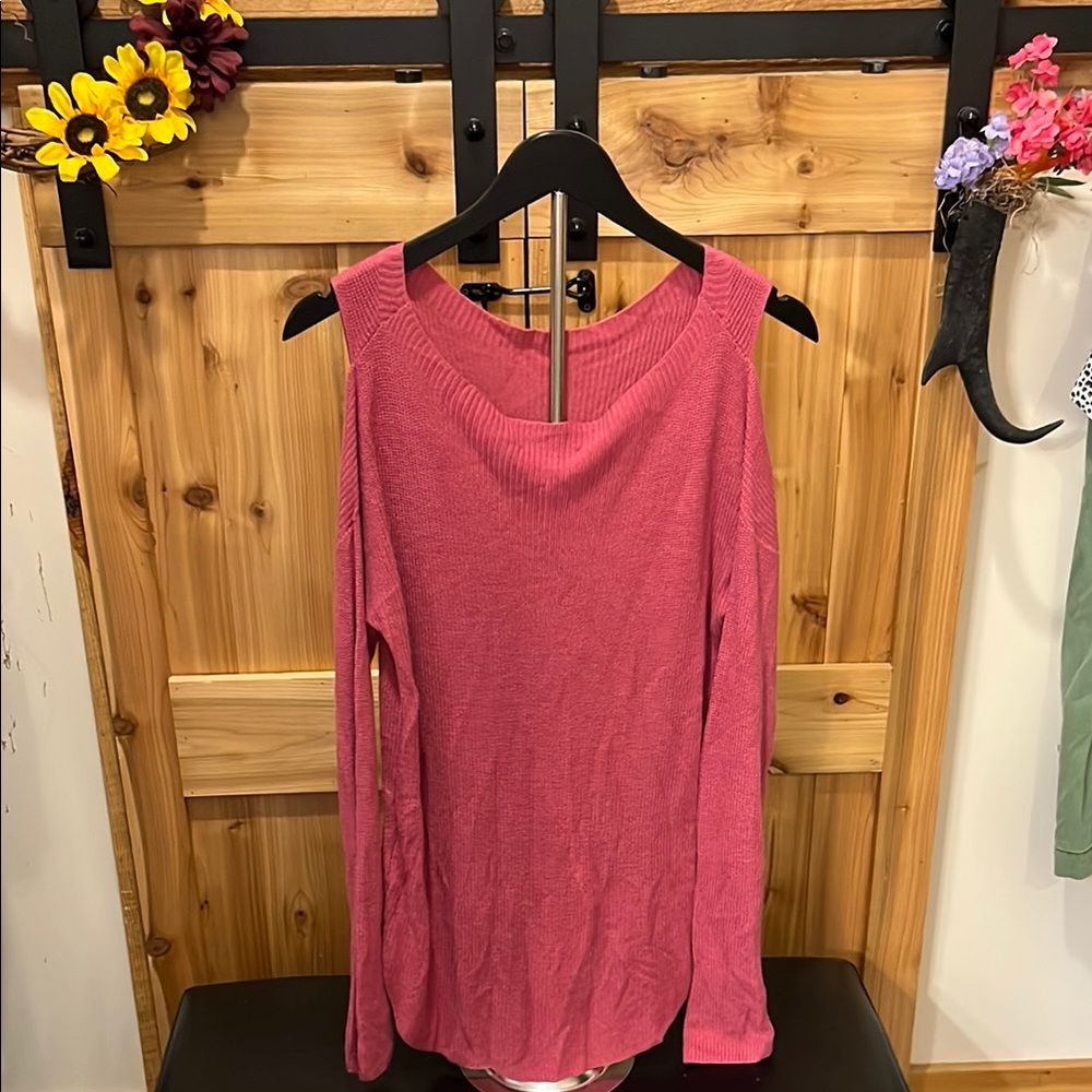 Express Rose Cold-Shoulder Tunic - Picture 10 of 12